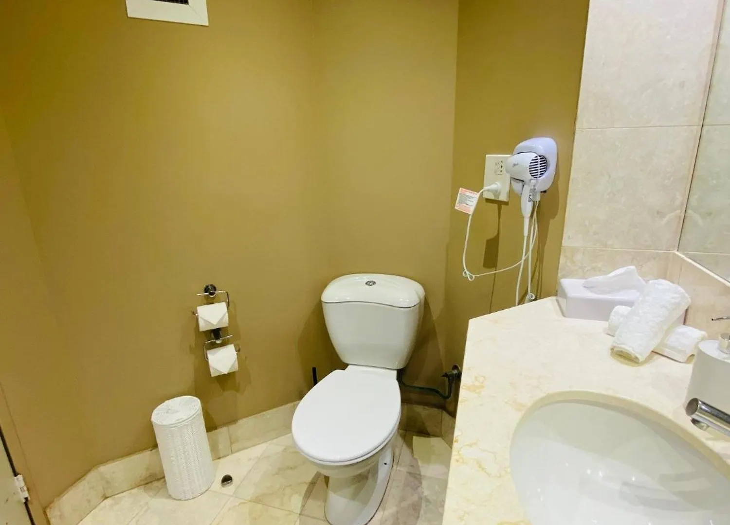 ****  Sea View Hotel Room Heart Of Surfers Paradise Gold Coast Australia